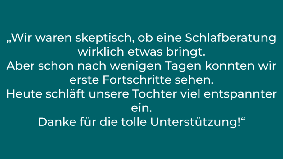 Eltern von Leni, 10 Monate. Zitat über die positive Erfahrung mit Schlafberatung. Tochter schläft entspannter ein.